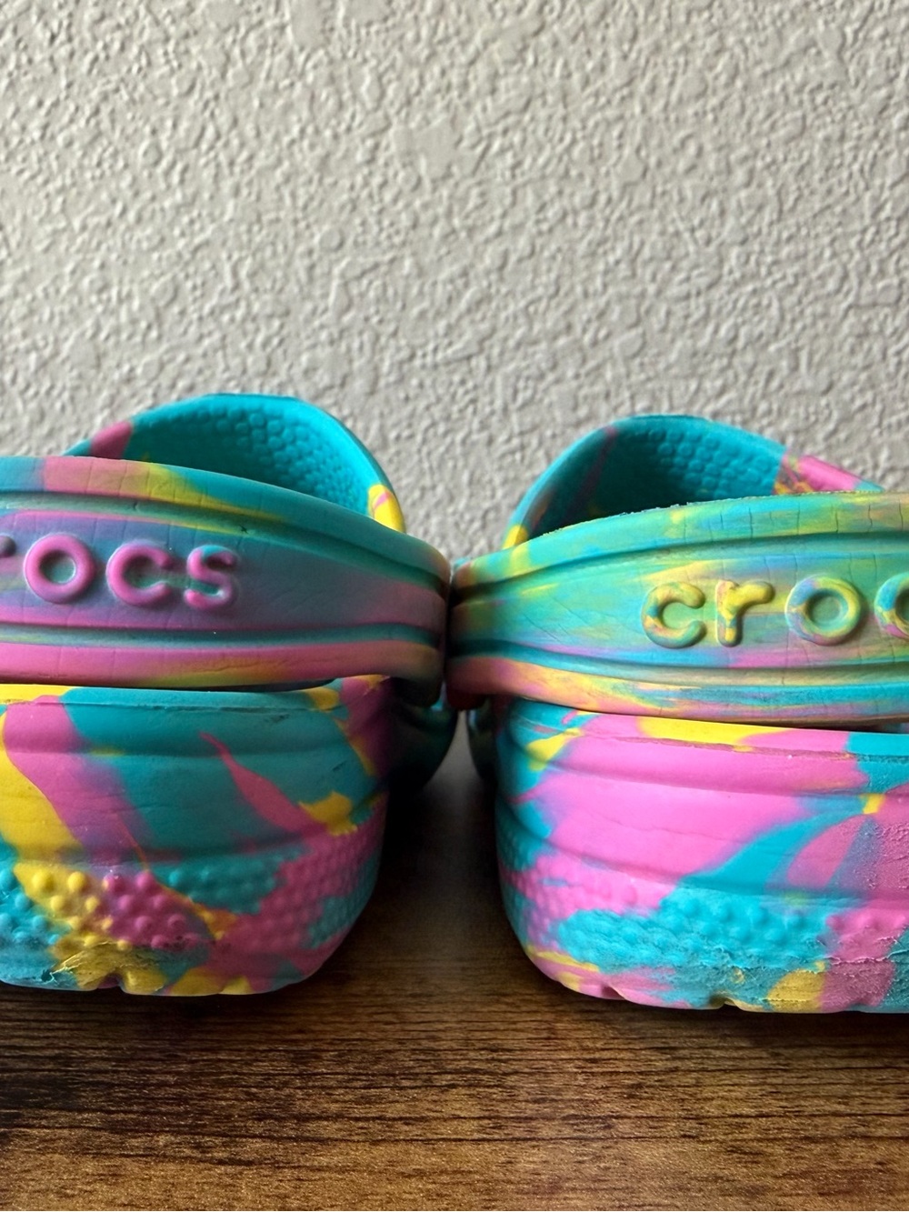 Crocs Girls 11 Classic Marbled Tie Dye Clogs Digital Aqua Multi Unique Charms - Picture 7 of 12